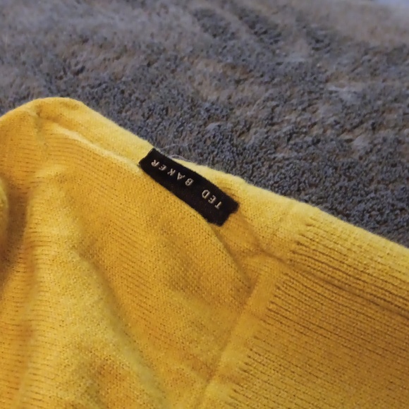 Beautiful VGUC light sweater from Ted Baker XS - Picture 6 of 8